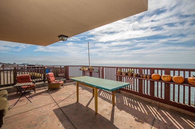 Building Photo - 6747 Del Playa Dr