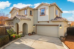 Building Photo - 607 Embassy Cir