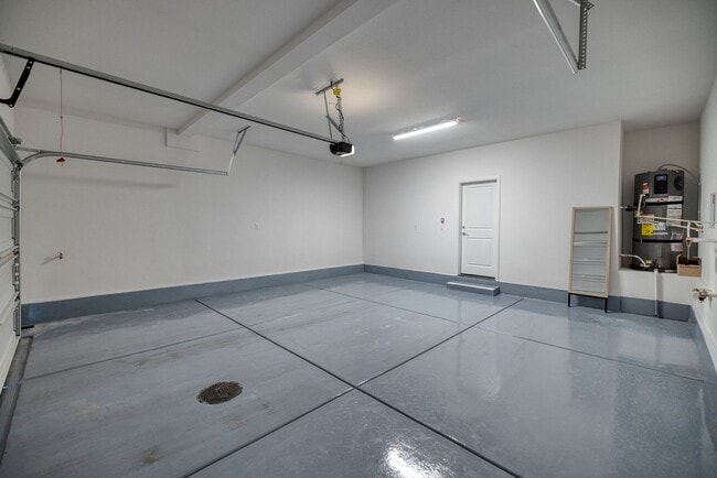 Building Photo - FULLY FURNISHED BRAND NEW TOWNHOME WITH 3 BEDROOMS + 2 CAR GARAGE