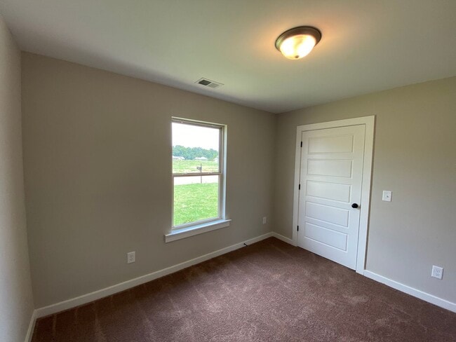 Building Photo - Home for Rent in Talladega, AL!!! Available to View with 48 Hours Notice!
