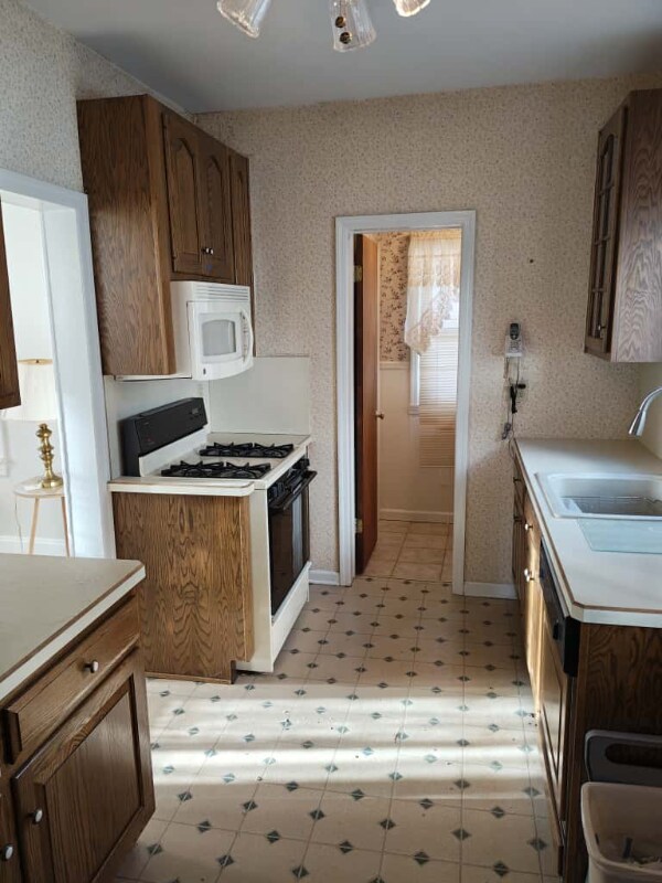 Building Photo - 411 Brook St