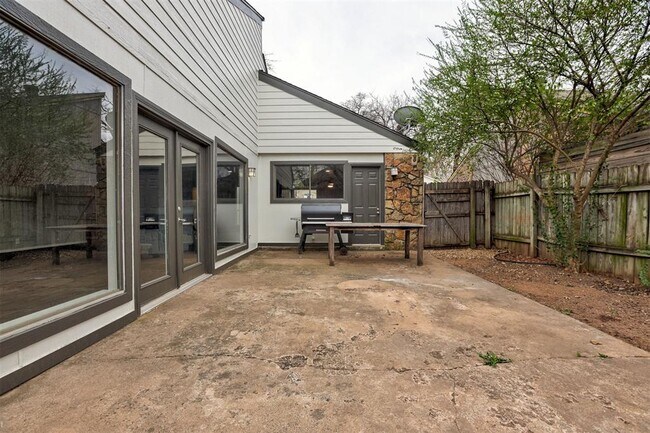 Building Photo - 2301 Tredington Way