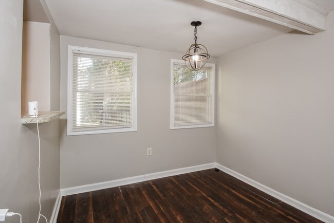 Building Photo - Fantastic 4bd/2ba home! Let yourself in!