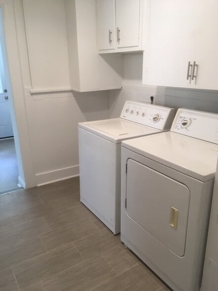 Building Photo - 114 Oleander Ave