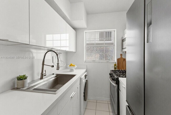 Building Photo - 1611 West Ave