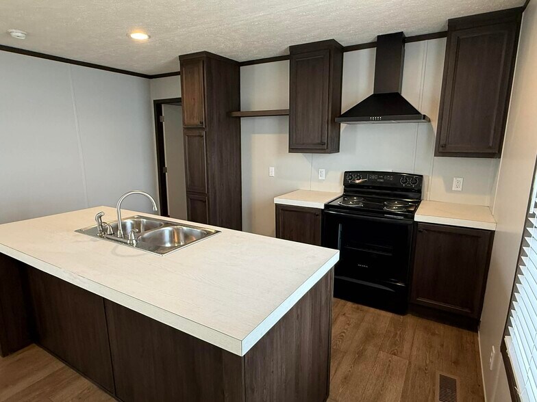 Building Photo - 114 Shady Grove Dr