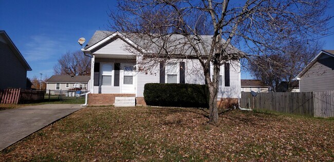 Building Photo - Coming in Jan! 3 Bed/2 Bath, Close to Post!