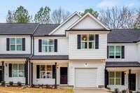 Building Photo - 4 Bedroom Townhouse for Rent in Clayton NC | Garage | Pet Friendly | Wooded View! | MOVE IN SPECI...