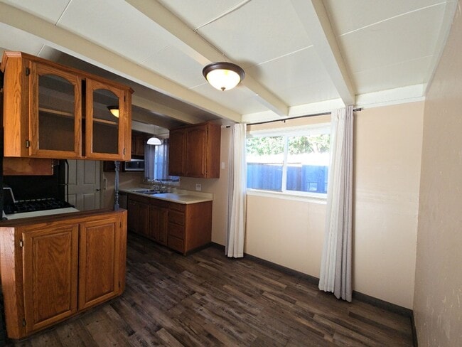 Building Photo - 4BR/2BA South Eureka Home!