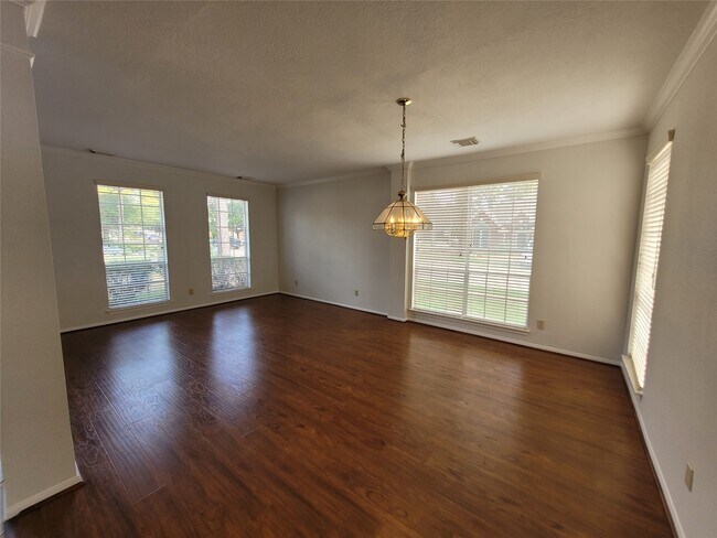 Building Photo - 17403 Canyon Knoll Dr