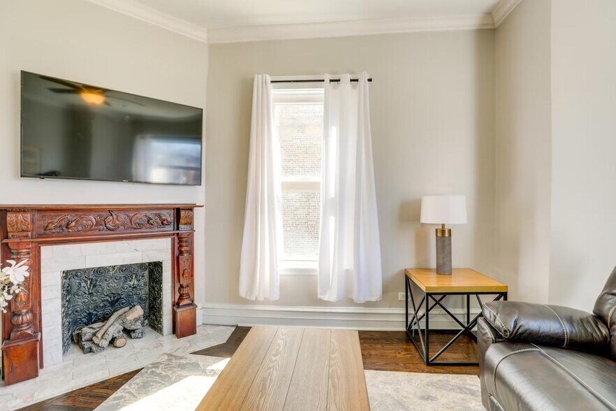 Building Photo - 113 S Mason Ave