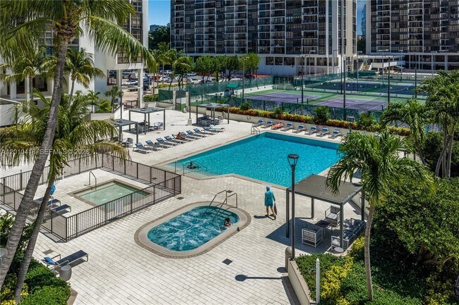 Building Photo - 1901 Brickell Ave