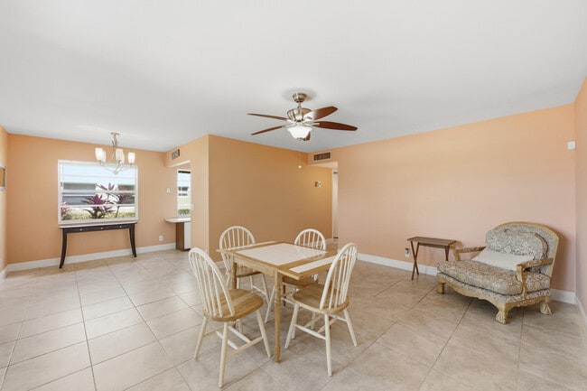 Building Photo - 729 Normandy Trail