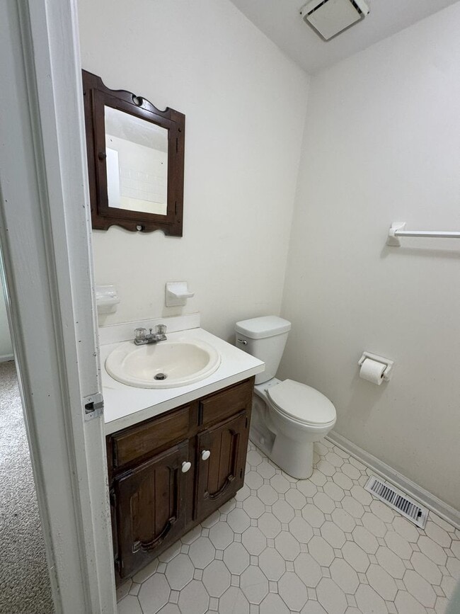 Building Photo - Charming 2 Bedroom in Churchland