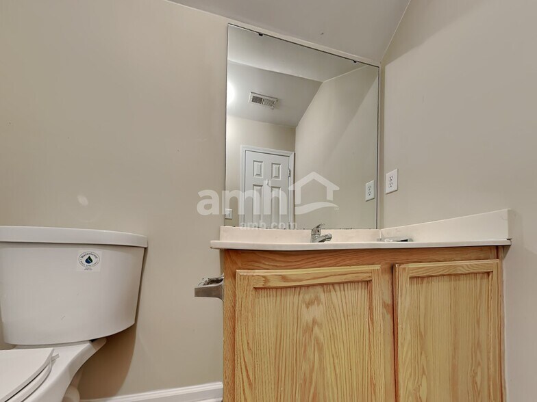 Building Photo - 216 Haywood Ln