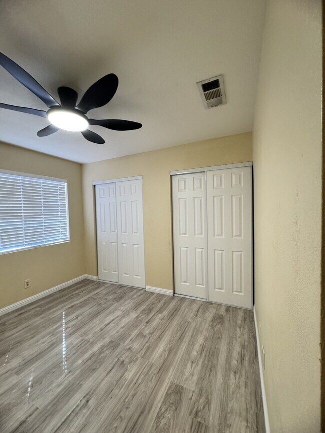 Building Photo - 4BR - 3BA two-story with pool