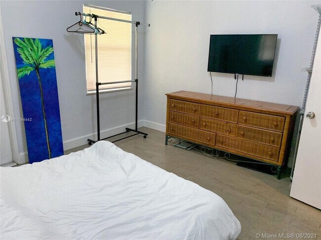 Building Photo - 1501 NW 7th Terrace