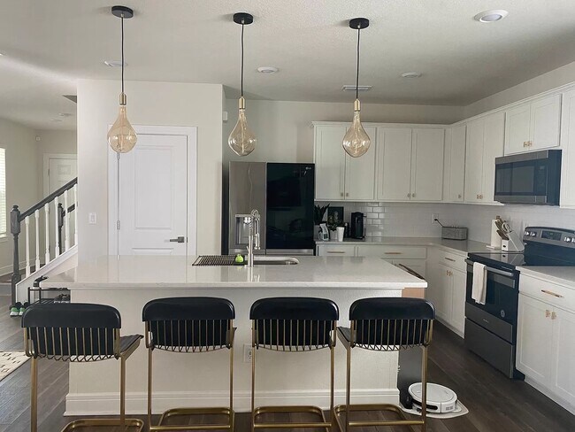Building Photo - 1817 Summer Serenity Dr