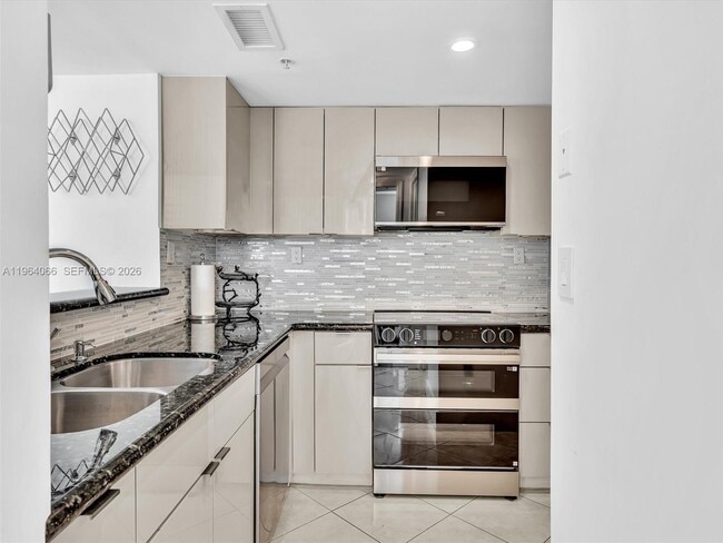 Building Photo - 650 West Ave