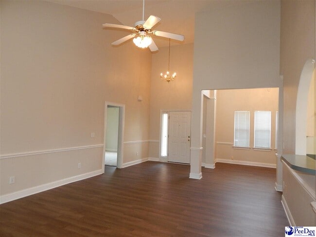 Building Photo - 2109 Elderberry Dr
