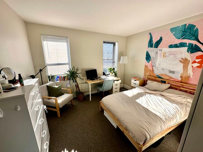 Building Photo - 833-835 Beacon St. Unit 2D