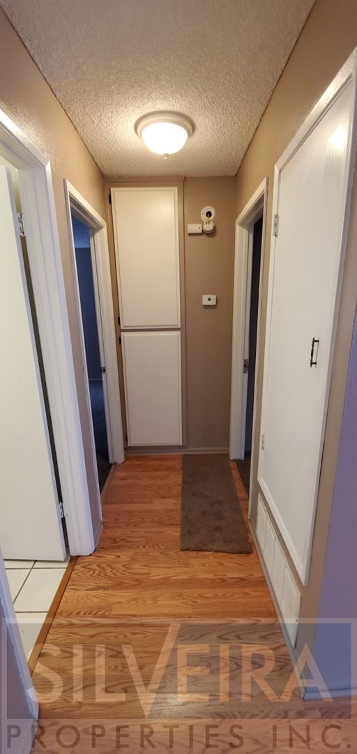 Building Photo - 2 Bedroom Condo available