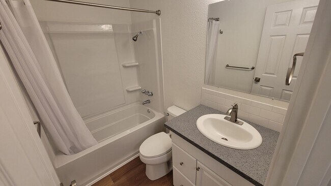 Building Photo - 2500 Lawrence St