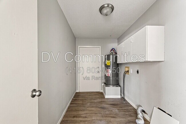Building Photo - 16835 S Lighthouse Dr