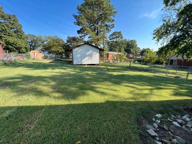Primary Photo - 3 bed 2 bath on culdesac