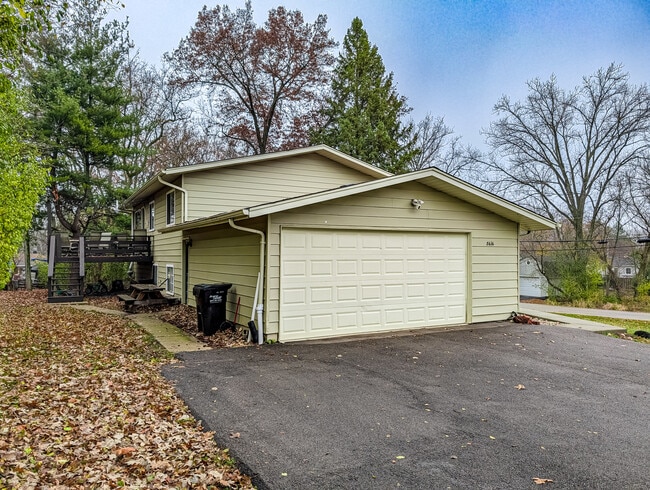 Primary Photo - 8616 Hickory Ave