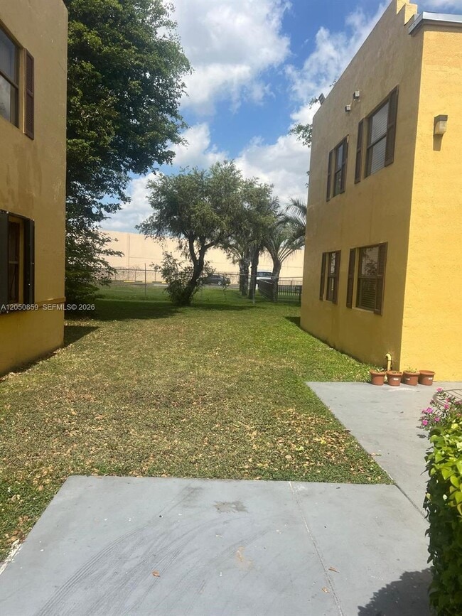 Building Photo - 590 NW 114th Ave