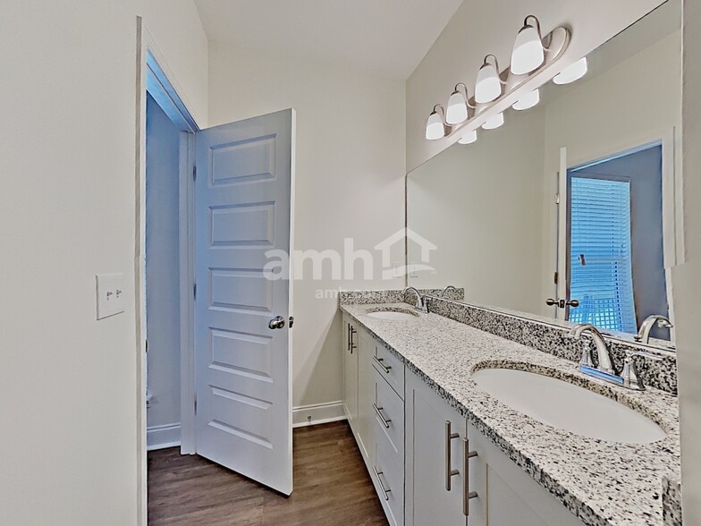 Building Photo - 5332 Tupelo St