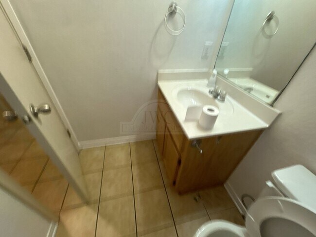 Building Photo - 1303 Chips Dr