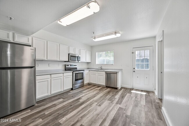 Building Photo - 5010 N 22nd Ave