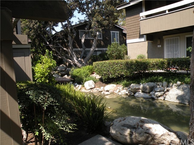 Building Photo - 40 Streamwood