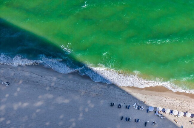 Building Photo - 15811 Collins Ave