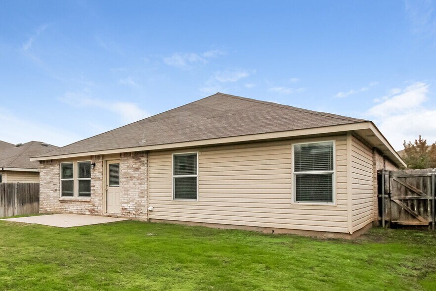 Building Photo - 1844 Thorntree Ln