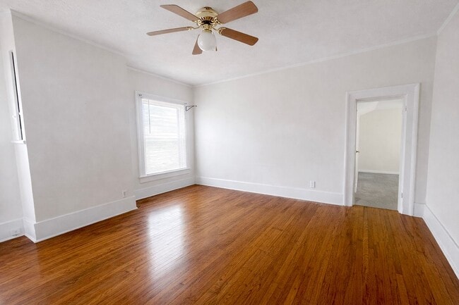 Building Photo - 218 N George St