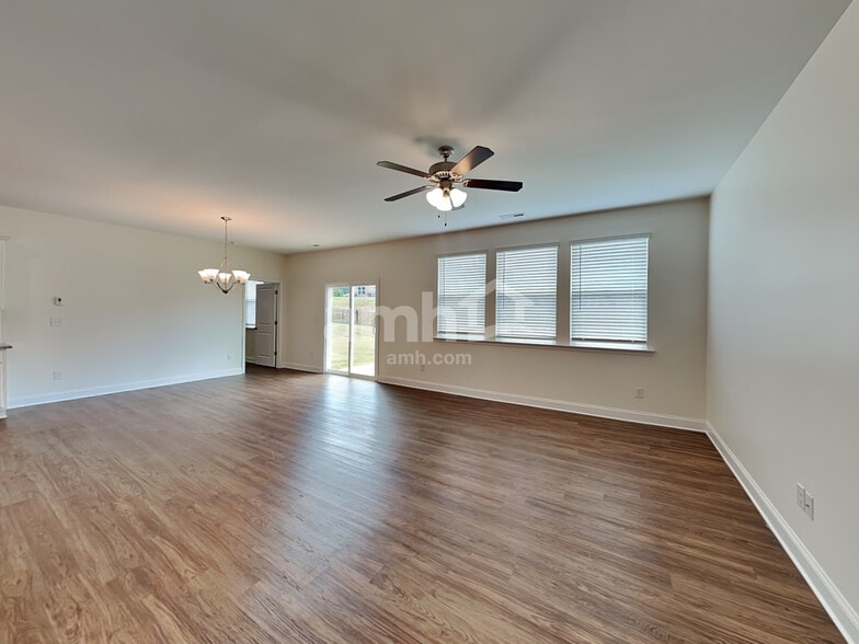 Building Photo - 4911 Trayton Ave