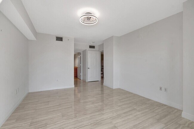 Building Photo - 610 Clematis St