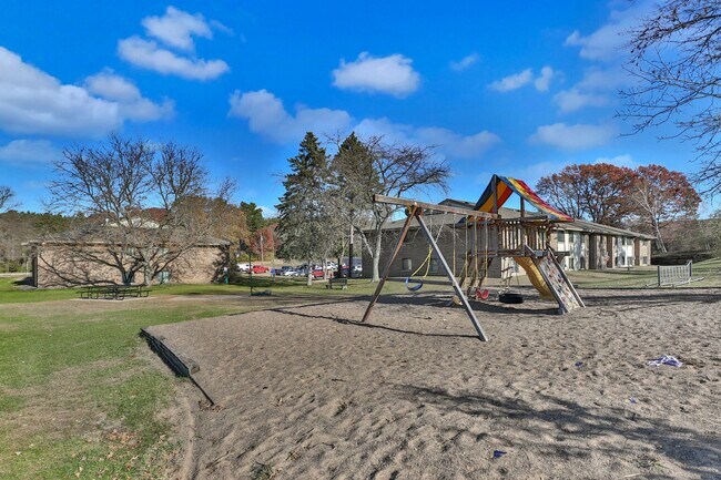 Building Photo - Wonderful 2BR in Peaceful Location 30 minu...