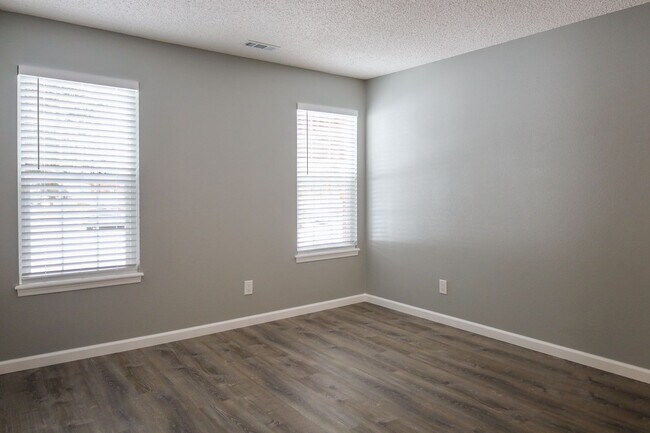 Building Photo - Beautiful Remodeled Condo near Palmer Park