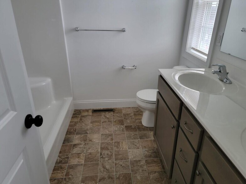 Building Photo - 438 Masonic Dr