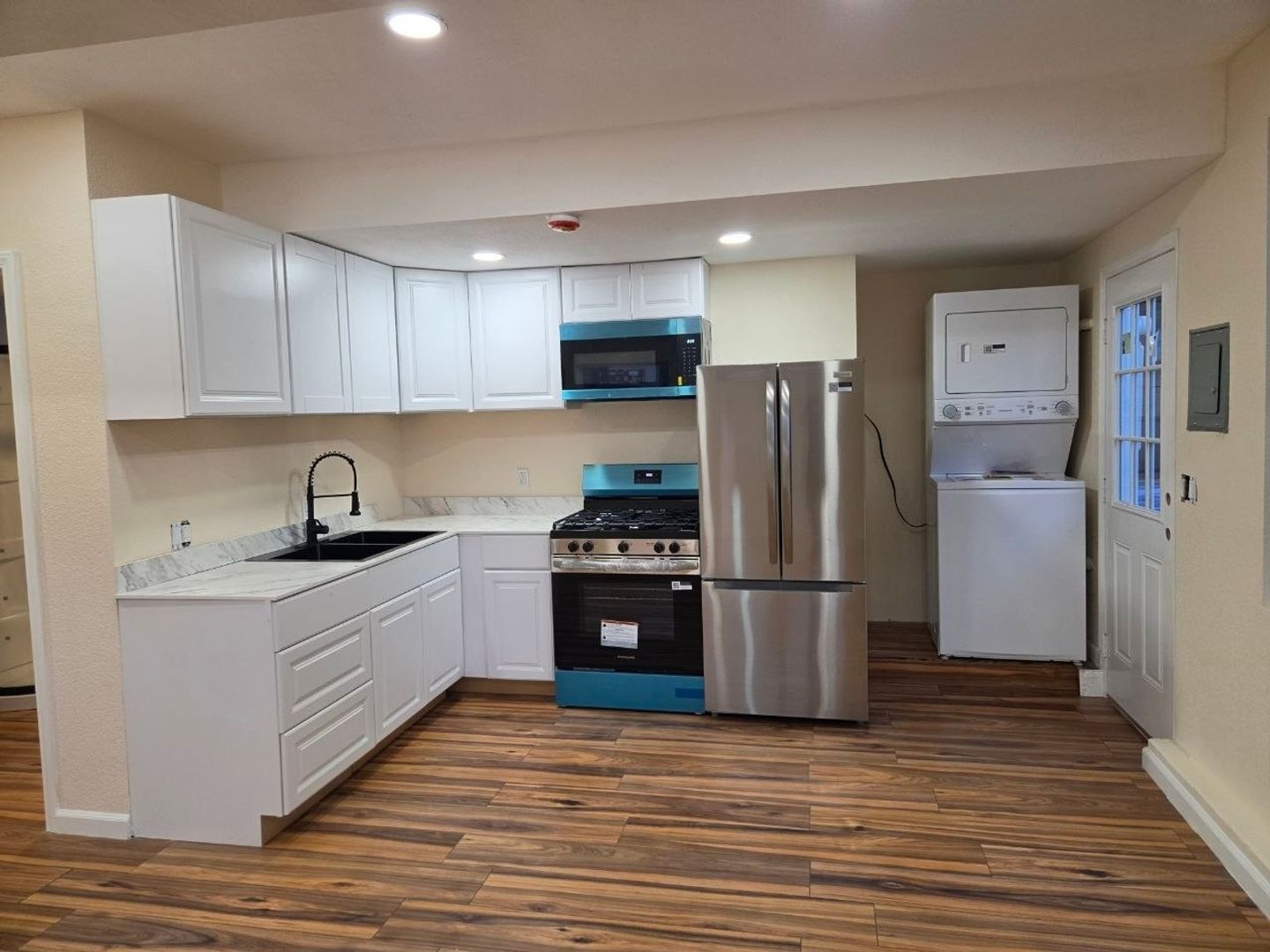 Building Photo - 3430 Corte Viejo