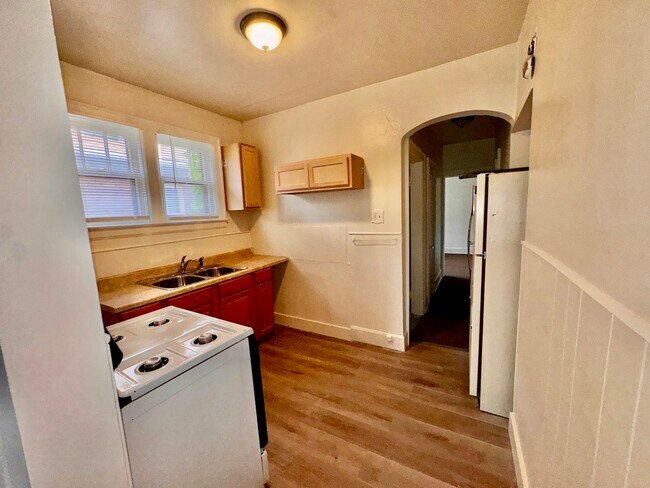 Building Photo - 2681 Pasadena St