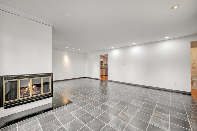 Building Photo - 17050 Northup Way
