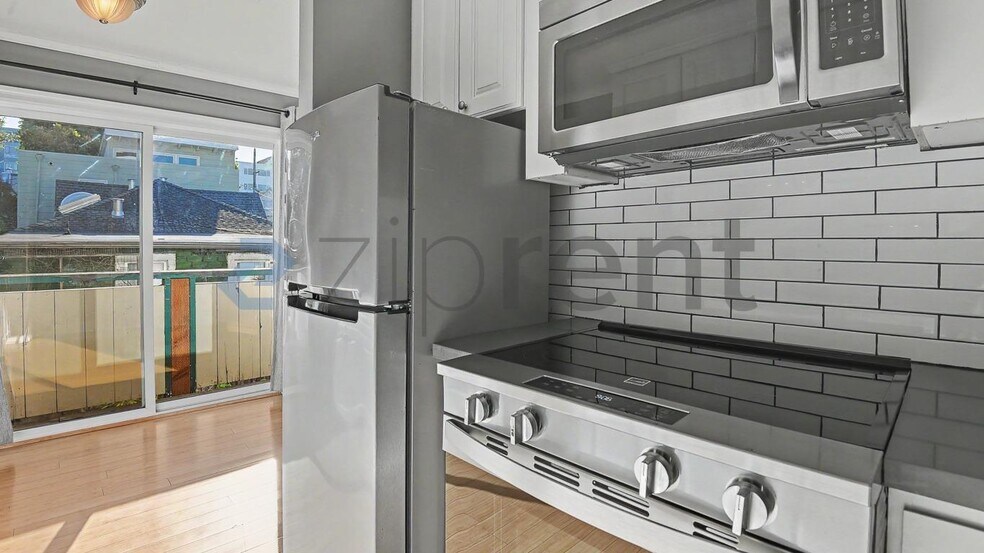Building Photo - Unit 105