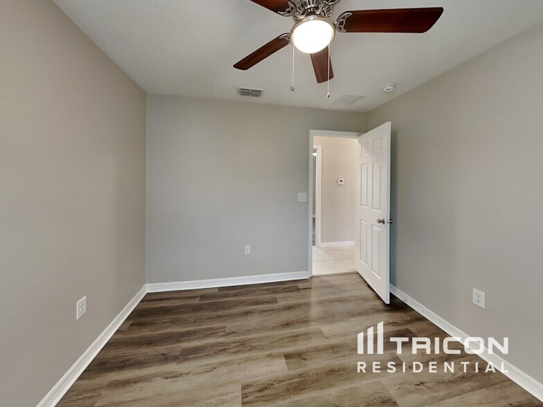Building Photo - 624 Bullrush Ct