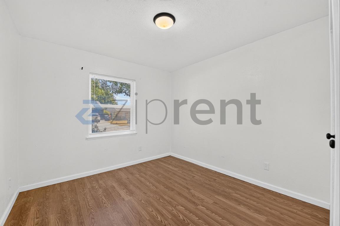 Building Photo - Unit