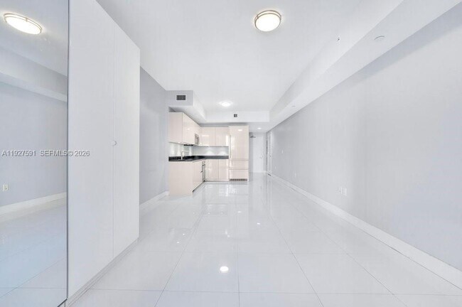 Building Photo - 1010 Brickell Ave